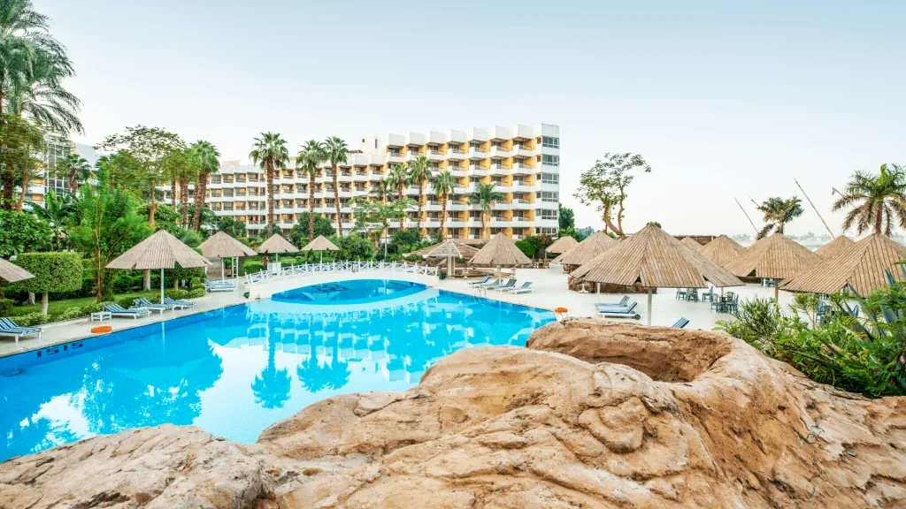 الفندق بيراميزا إيزيس الأقصر - الأقصر